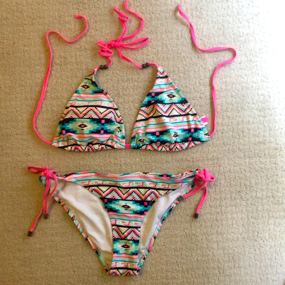 ARDENE Bikini - Size XL, Padded & Adjustable! - Picture 2 of 9